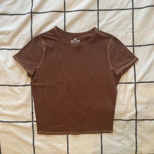 Hollister Must-Have Baby Tee in Dark Brown, Size M